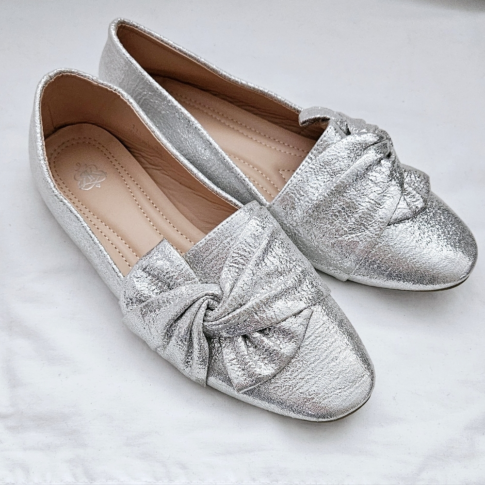 R&K  Metallic Silver Flat Ballet Shoe Sz 8 US Rubber foam Inner Sole .